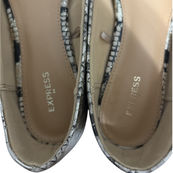 Express Black and Cream Snakeskin Flats Size: 9 - Picture 4 of 8